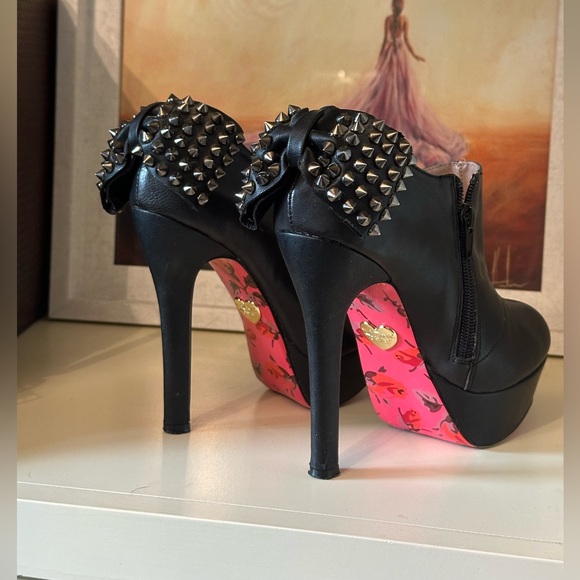 Betsey Johnson Black Studded Heels - Picture 2 of 10